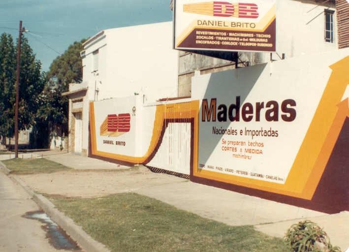 Depósito de maderas nacionales e importadas