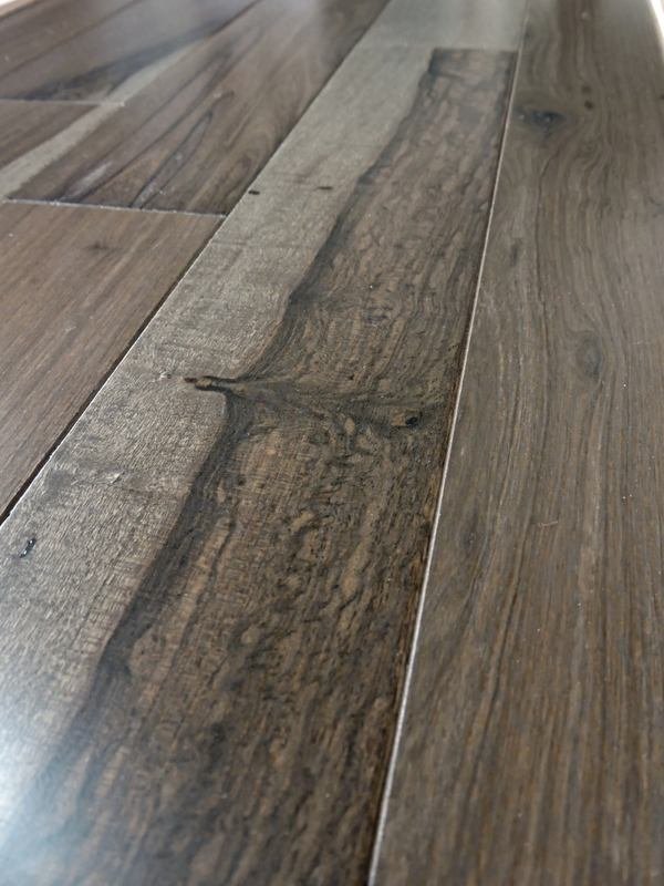 Piso prefinished Guayubira flint, detalle