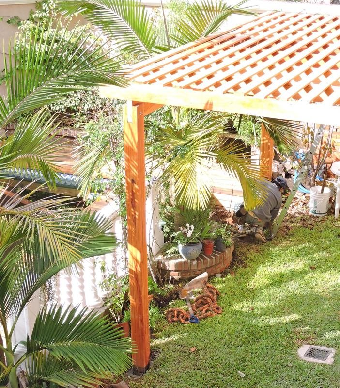 Pérgola de madera maciza